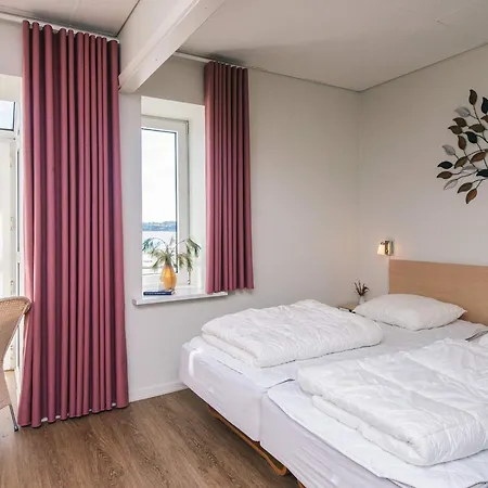 4 Person On A In Apartamento *